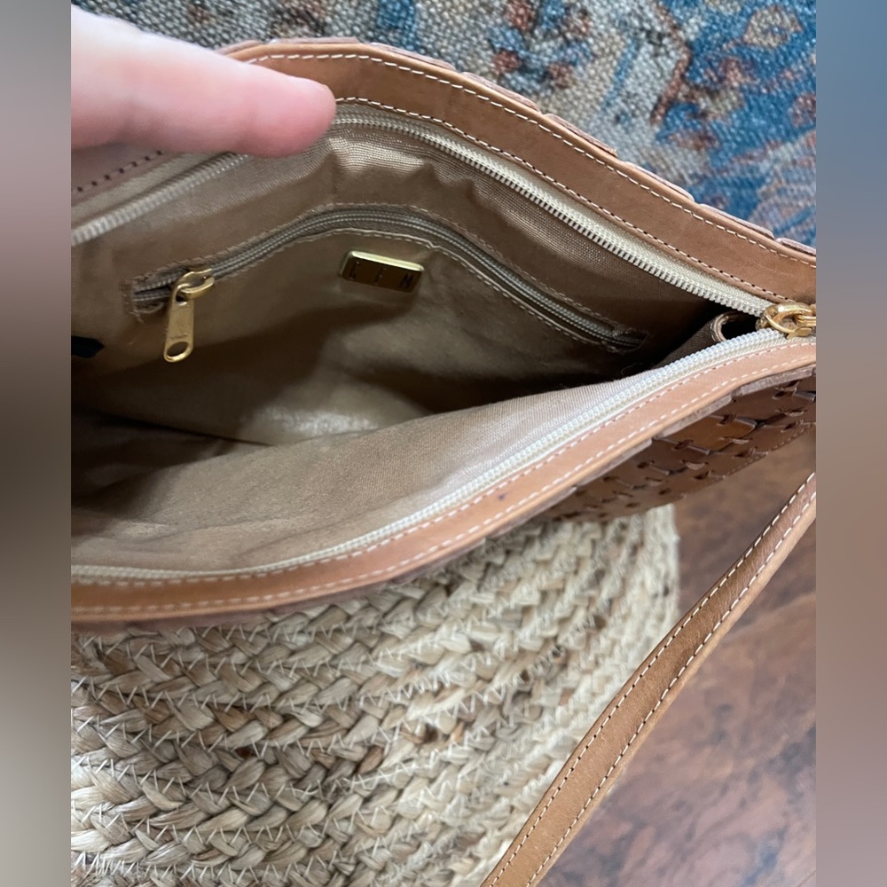 Leather CEM shoulder bag for women missing tag - Picture 5 of 10